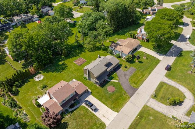 6780 Lee Crest Drive, West Bloomfield, MI 48322