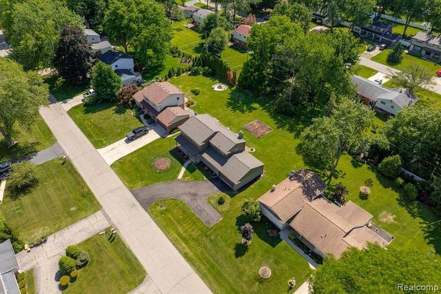 6780 Lee Crest Drive, West Bloomfield, MI 48322