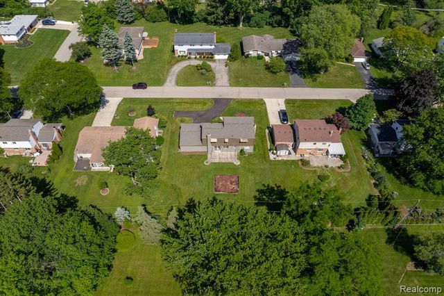 6780 Lee Crest Drive, West Bloomfield, MI 48322
