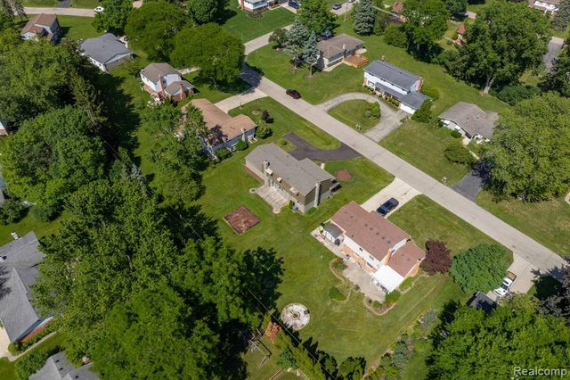 6780 Lee Crest Drive, West Bloomfield, MI 48322