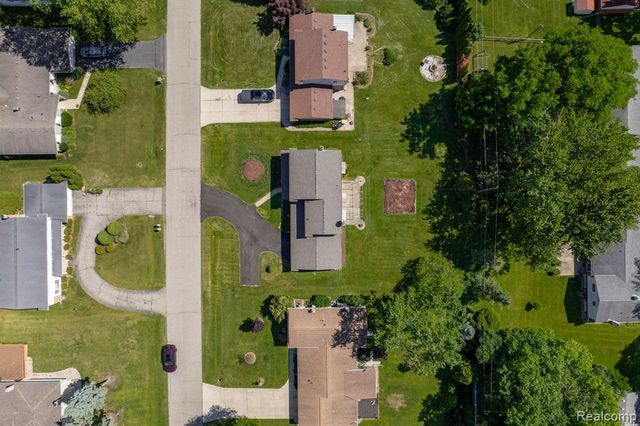 6780 Lee Crest Drive, West Bloomfield, MI 48322