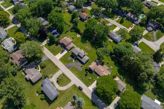 6780 Lee Crest Drive, West Bloomfield, MI 48322