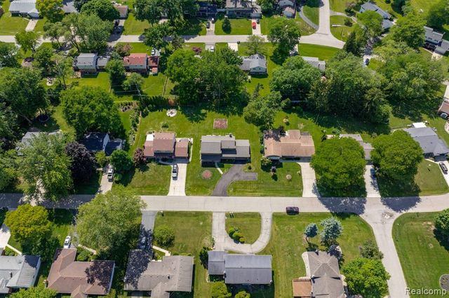 6780 Lee Crest Drive, West Bloomfield, MI 48322