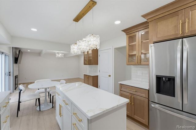 6780 Lee Crest Drive, West Bloomfield, MI 48322