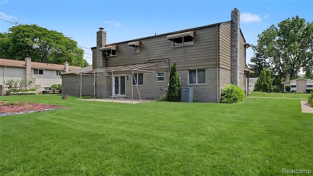 6780 Lee Crest Drive, West Bloomfield, MI 48322