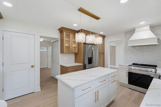 6780 Lee Crest Drive, West Bloomfield, MI 48322