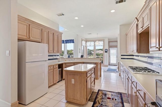 648 Timbercrest Circle, Highland Village, TX 75077