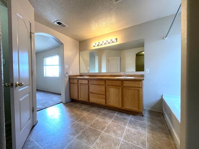 10608 BUCK ISLAND Road SW, Albuquerque, NM 87121