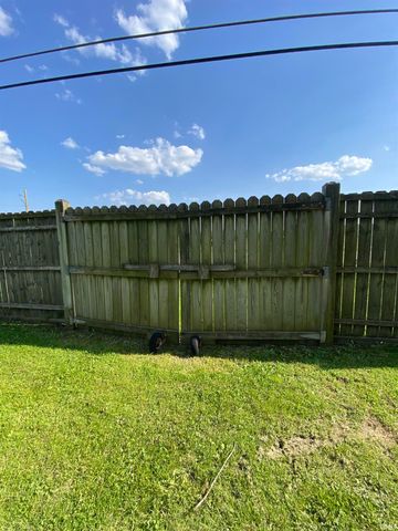 8716 Multirose Lane, Leo, IN 46765