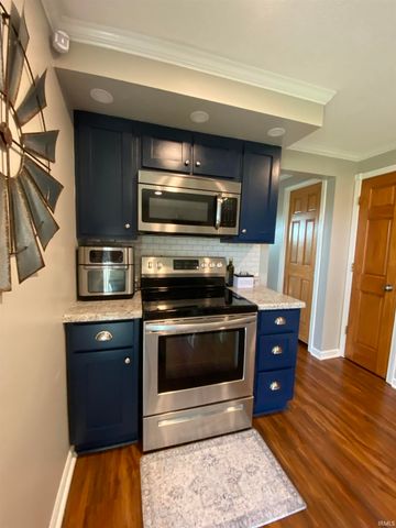 8716 Multirose Lane, Leo, IN 46765