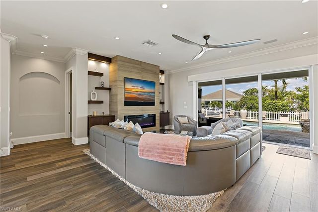 1435 Osprey AVE, Naples, FL 34102