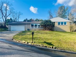 106 Sunset Dr, Bell Acres, PA 15143