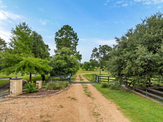 202 & 404 Blackberry Lane, Washington, TX 77880