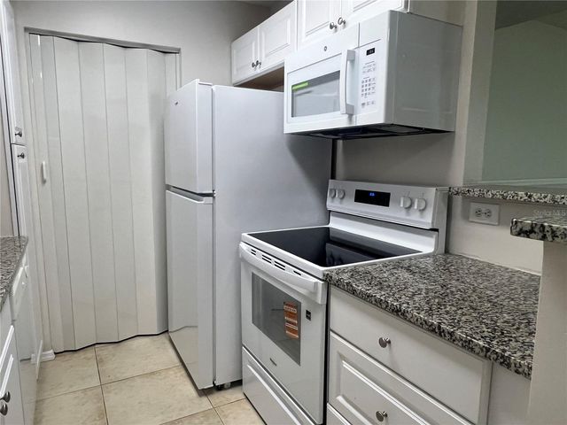 455 ALT 19 S 87, Palm Harbor, FL 34683