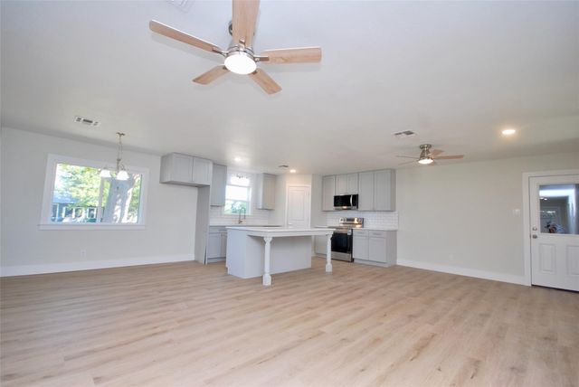 316 N Penn, Flatonia, TX 78941