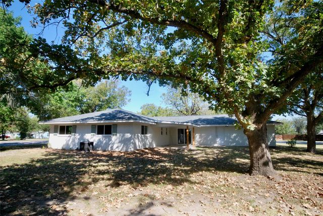 316 N Penn, Flatonia, TX 78941