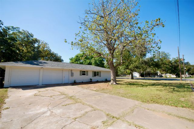 316 N Penn, Flatonia, TX 78941