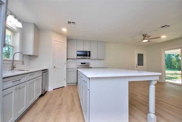 316 N Penn, Flatonia, TX 78941