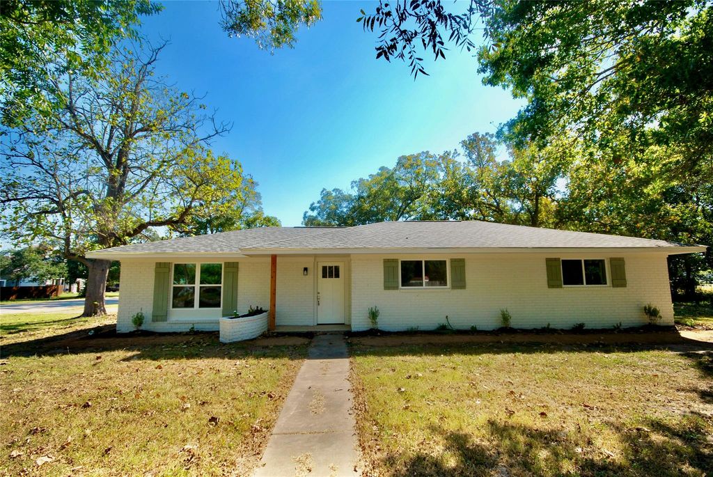 316 N Penn, Flatonia, TX 78941
