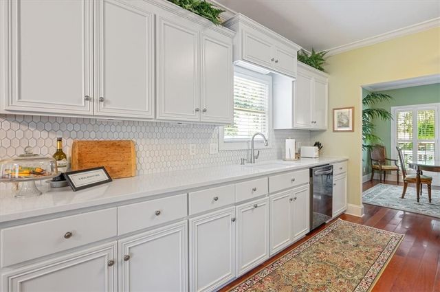 211 McIntosh Ave, St Simons Island, GA 31522