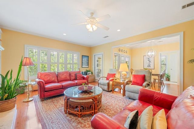 211 McIntosh Ave, St Simons Island, GA 31522