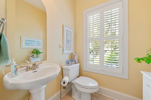 211 McIntosh Ave, St Simons Island, GA 31522