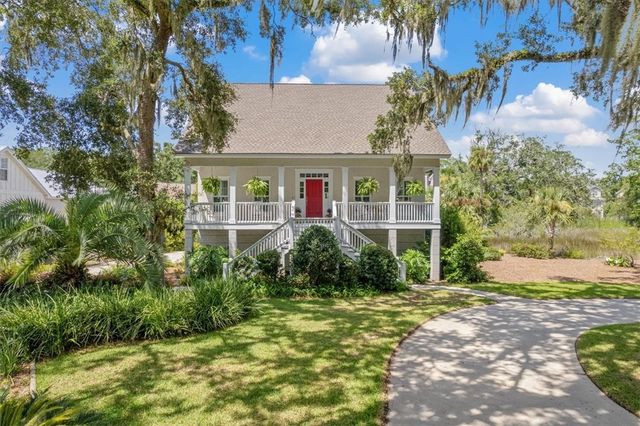 211 McIntosh Ave, St Simons Island, GA 31522