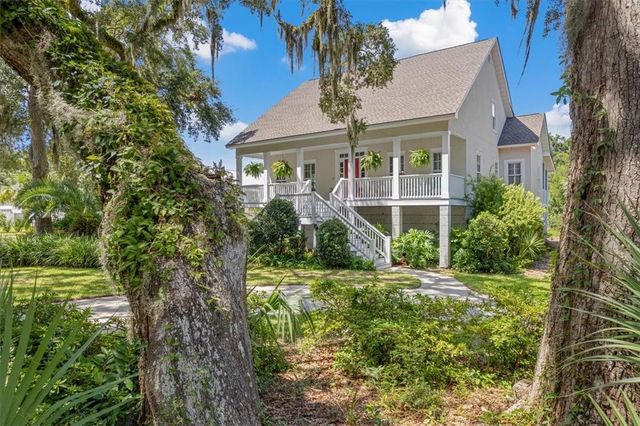 211 McIntosh Ave, St Simons Island, GA 31522