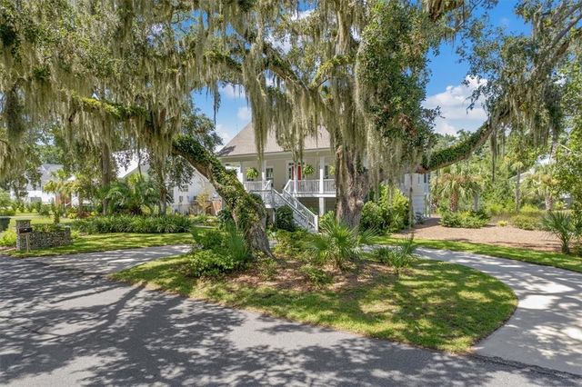 211 McIntosh Ave, St Simons Island, GA 31522