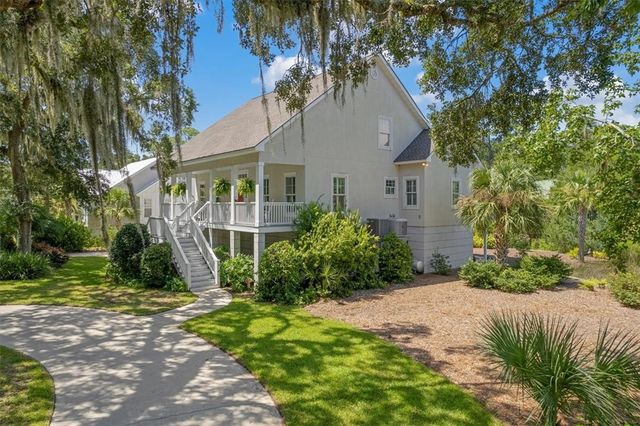 211 McIntosh Ave, St Simons Island, GA 31522