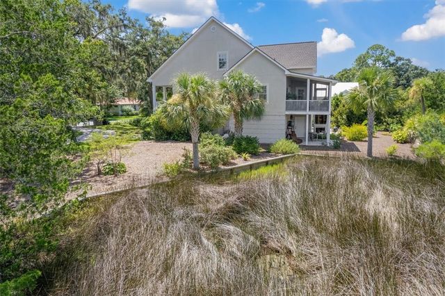 211 McIntosh Ave, St Simons Island, GA 31522