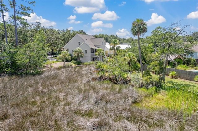 211 McIntosh Ave, St Simons Island, GA 31522