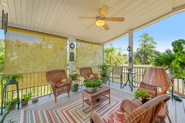 211 McIntosh Ave, St Simons Island, GA 31522