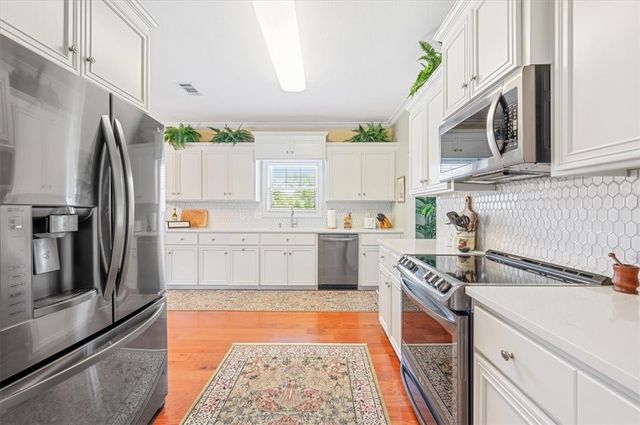 211 McIntosh Ave, St Simons Island, GA 31522