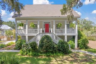 211 McIntosh Ave, St Simons Island, GA 31522