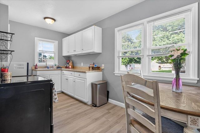 1557 Forest Avenue, Waterloo, IA 50702