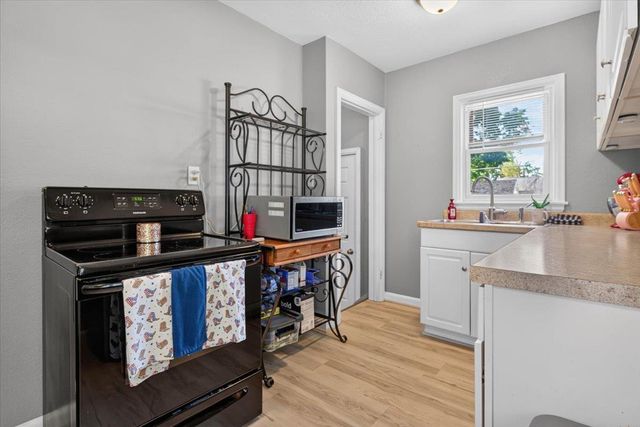 1557 Forest Avenue, Waterloo, IA 50702