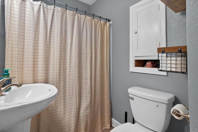 1557 Forest Avenue, Waterloo, IA 50702