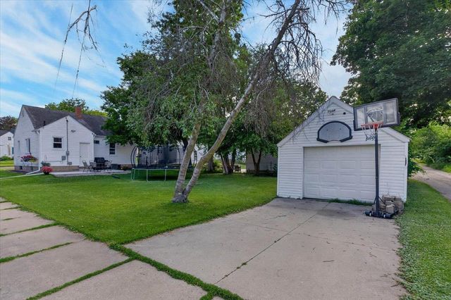 1557 Forest Avenue, Waterloo, IA 50702