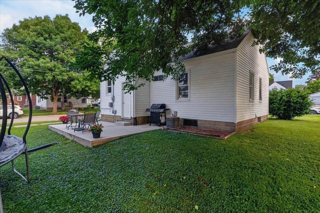 1557 Forest Avenue, Waterloo, IA 50702