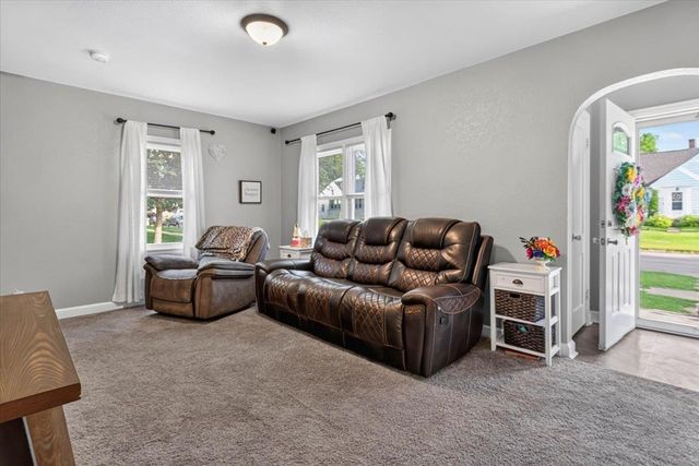 1557 Forest Avenue, Waterloo, IA 50702