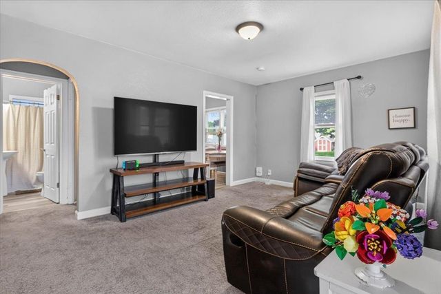 1557 Forest Avenue, Waterloo, IA 50702