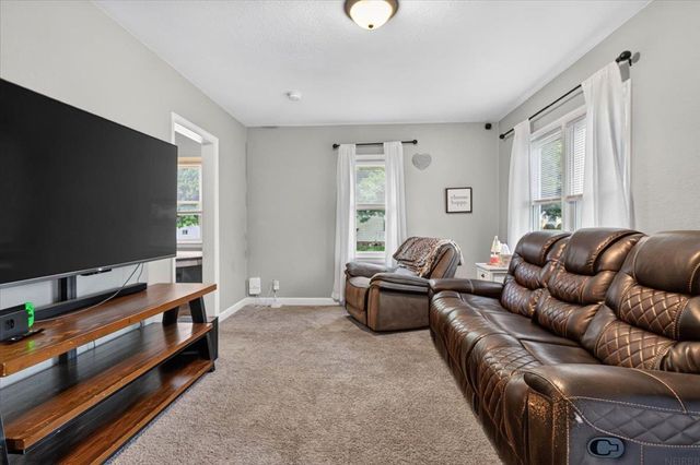 1557 Forest Avenue, Waterloo, IA 50702