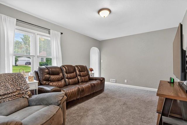1557 Forest Avenue, Waterloo, IA 50702