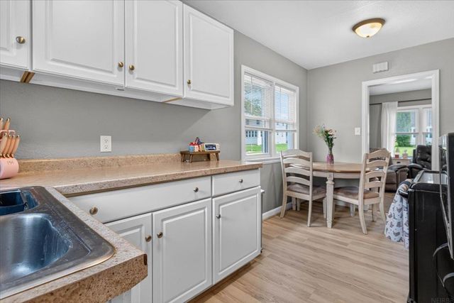 1557 Forest Avenue, Waterloo, IA 50702