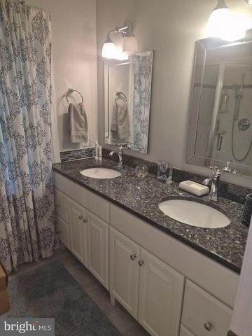 8 GLEN VIEW PL, Newark, DE 19711