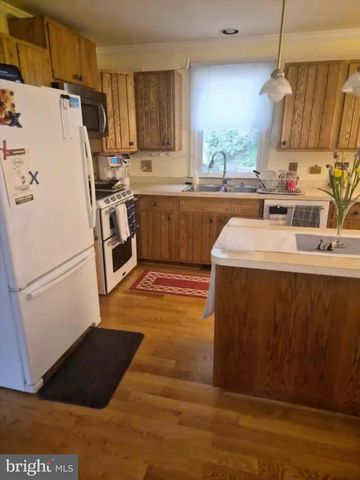 8 GLEN VIEW PL, Newark, DE 19711