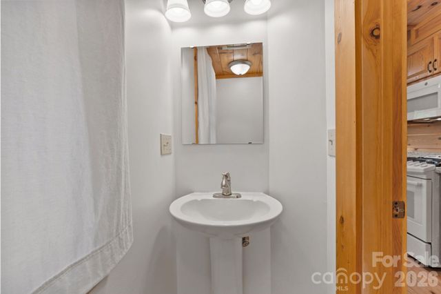 280 Hidden Lake Parkway, Nebo, NC 28761