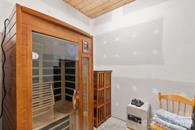 280 Hidden Lake Parkway, Nebo, NC 28761