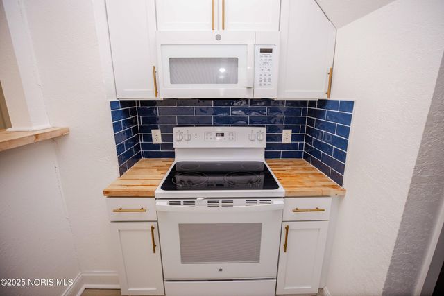 2032 Elliott Avenue, Toledo, OH 43606